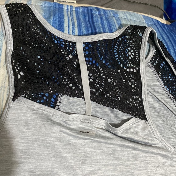 Lace tank top - Picture 3 of 3